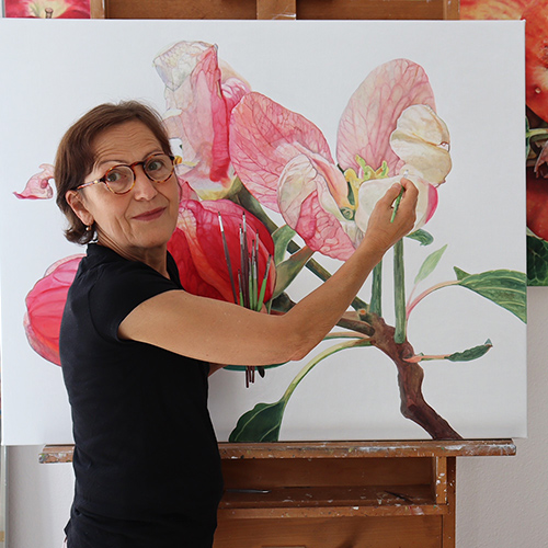 Künstlerin Brigitte Hofherr in ihrem Atelier